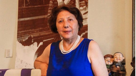 Sara Inas là tác giả cuốn sách nổi tiếng "Vô cùng tàn nhẫn vô cùng yêu thương"