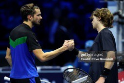 Video tennis Medvedev - Zverez: 2 set căng thẳng, đoạt vé sớm vào bán kết (ATP Finals)