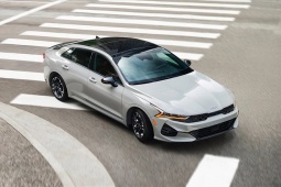 Tin tức ô tô - Giá xe KIA K5 niêm yết và lăn bánh tháng 11/2023, giảm 50% LPTB