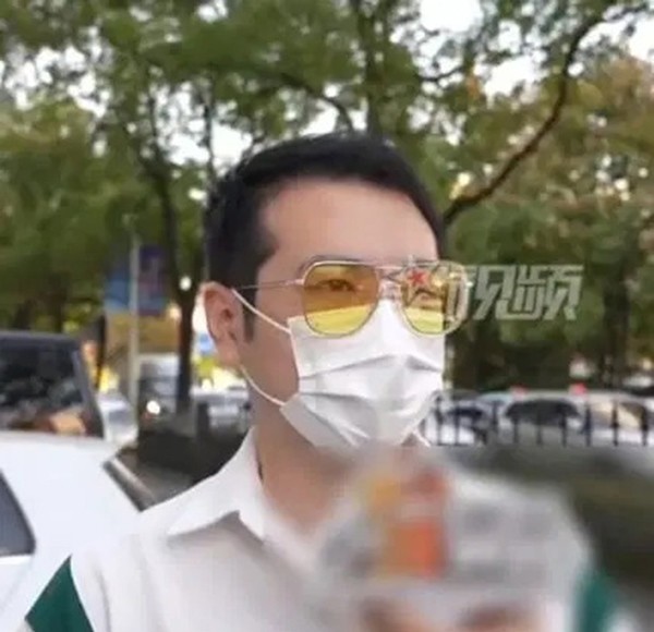 Chàng trai cảm thấy mình như bị lừa.