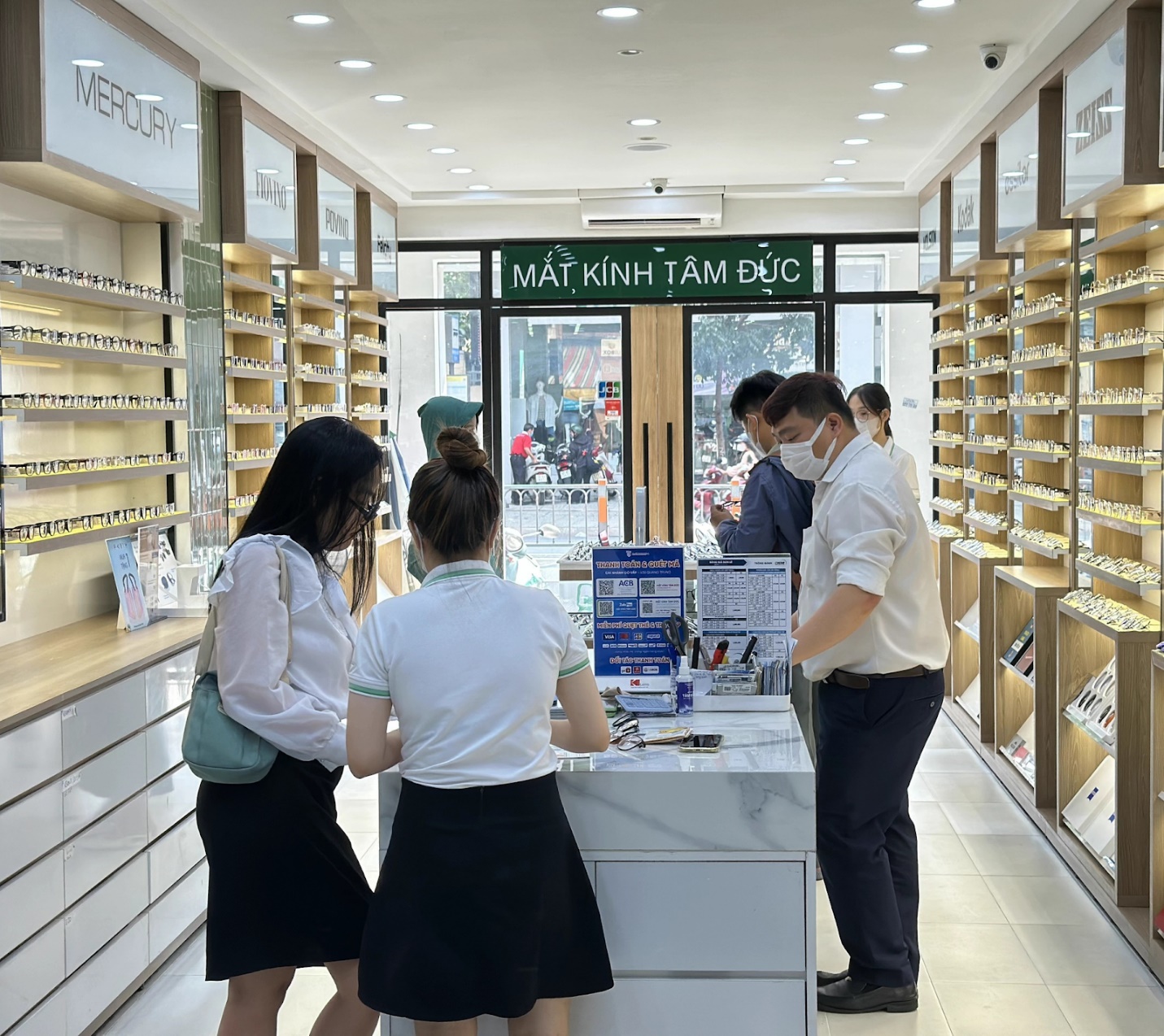 Nhân viên tư vấn tận tâm, nhiệt tình