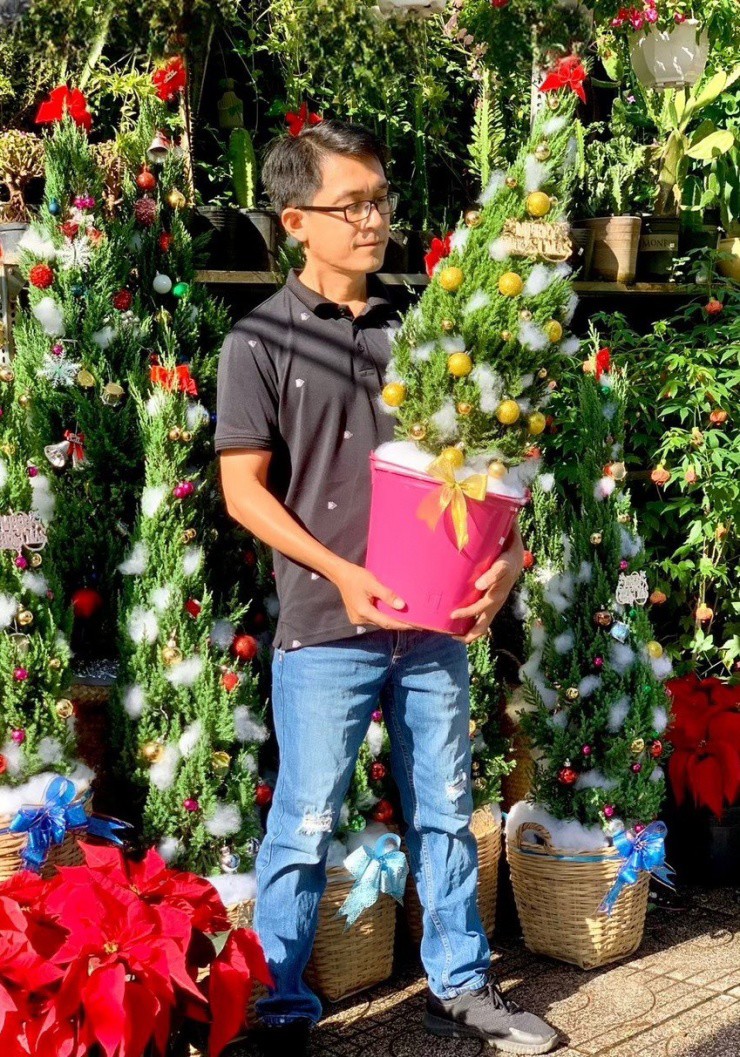 Anh Quân - chủ cửa hàng AQ Garden hy vọng thông tươi sẽ được nhiều khách hàng ưa chuộng.