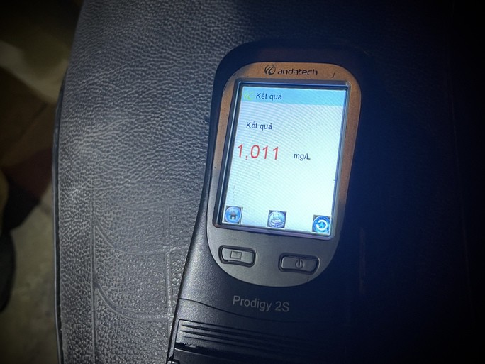 Một người lái xe máy có mức vi phạm rất cao