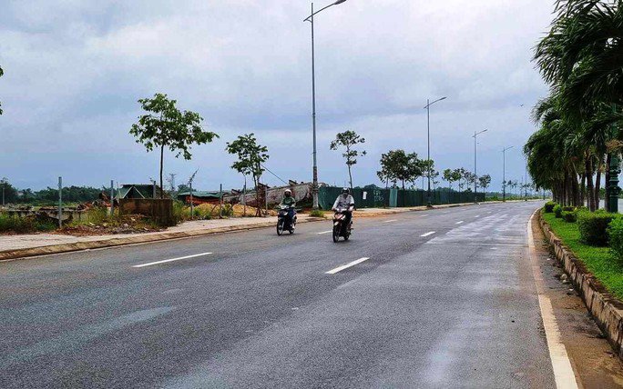 Đoạn đường xảy ra vụ vướng dây điện khiến bà T. tử vong