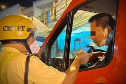 Tin tức trong ngày - CSGT "thổi cồn" ở TP Thủ Đức: Giảng viên nói uống ít, tổng giám đốc khai "dư âm"