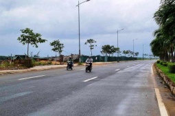 Tin tức trong ngày - Đi xe máy bị dây điện võng xuống đường cắt ngang cổ, một phụ nữ tử vong