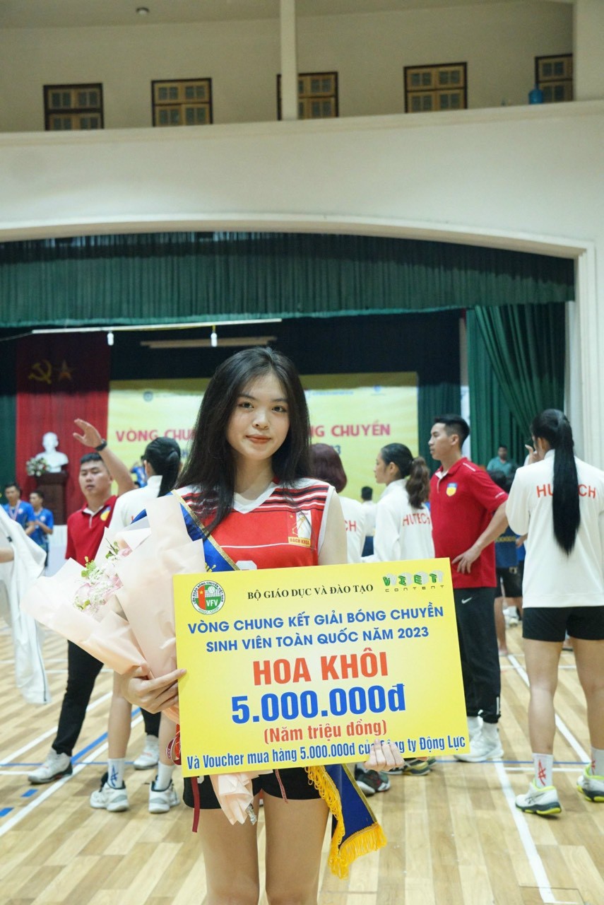 &nbsp;Hoa khôi giải&nbsp;Bóng chuyền sinh viên toàn quốc 2023 - Đinh Thị Huyền Trang.