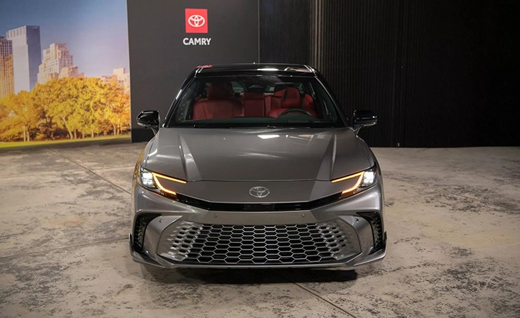 Ảnh thực tế Toyota Camry thế hệ mới vừa ra mắt - 2