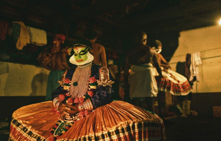 Những nét vẽ của Kochi vừa hiện đại vừa cổ điển. Trước hết, 10 hòn đảo của Kochi sẽ sử dụng hoàn toàn năng lượng mặt trời vào năm 2024. Tuy nhiên, các lễ hội địa phương như lễ hội đền cổ Thrissur Pooram và Kochi-Muziris Biannale vẫn duy trì kết cấu và lịch sử khiến nơi này trở nên đặc biệt.