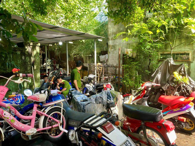 Trước đó, Công an quận Hải Châu cũng tạm giữ 11 xe máy để xác minh hành vi độ chế