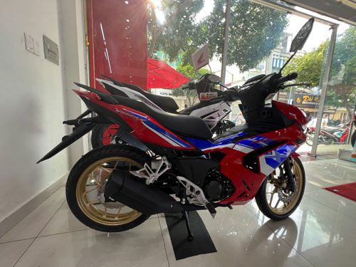 Một mẫu xe máy tay côn