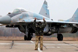 TASS: Phi công quân sự Ukraine đào tẩu sang Nga