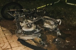 Tin tức trong ngày - Sau khi bị kiểm tra nồng độ cồn, người chủ bật lửa đốt luôn xe