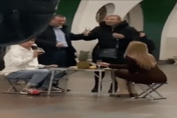 Phi thường - kỳ quặc - Hi hữu: Người đàn ông bị bỏ tù vì cầu hôn bạn gái ở ga tàu