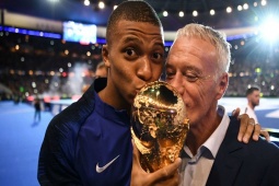 Bóng đá - Vụ Enrique chỉ trích Mbappe: HLV tuyển Pháp đáp trả, "Cậu bé vàng" phản ứng