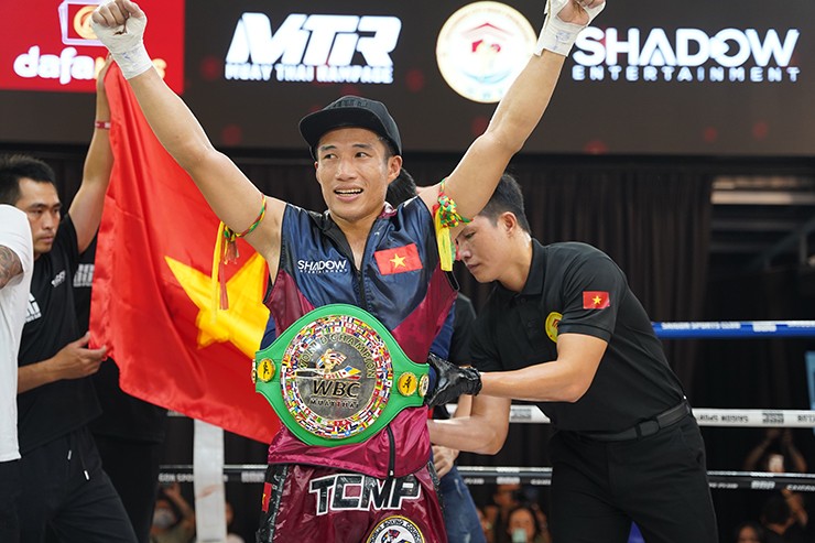 Minh Phát trở thành võ sĩ Việt Nam đầu tiên giành đai vô địch WBC Muay Thái thế giới