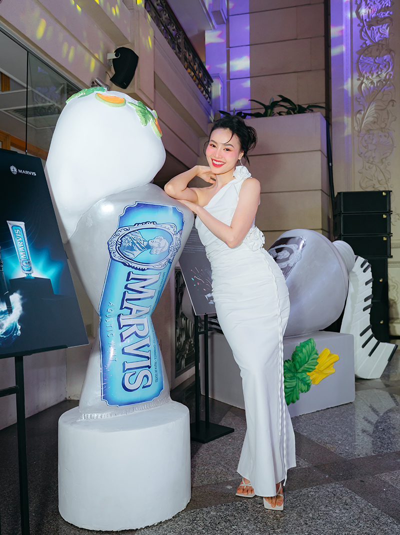  Với định vị “vượt xa khái niệm kem đánh răng truyền thống”, Marvis đã và đang chinh phục nhiều người nổi tiếng quốc tế và Việt Nam, trong đó có Ninh Dương Lan Ngọc