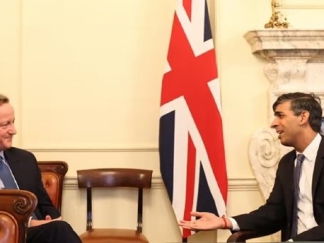 Thế giới - Sự trở lại “gây sốc” của ông David Cameron