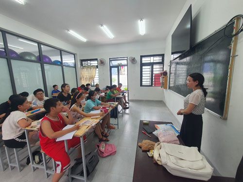“Lớp học 0 đồng” ở phường Hải Châu 2, quận Hải Châu, TP Đà Nẵng có 25 học sinh với nhiều hoàn cảnh khác nhau Ảnh: BÍCH VÂN