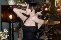 Thời trang - Hot girl Ê-Đê "xinh như Tây" thu hút bao ánh nhìn khi mặc váy tôn vòng 1 đi ăn hàng