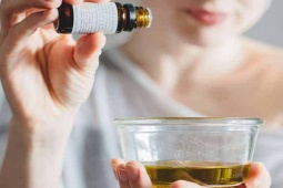 Làm đẹp - Cách ủ nóng dầu oliu giúp tóc khô xơ trở nên mềm mượt bất ngờ