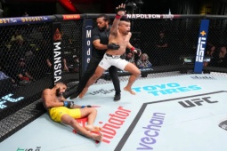 Thể thao - Vang dội võ sỹ Đông Nam Á đầu tiên thắng knock-out ở UFC