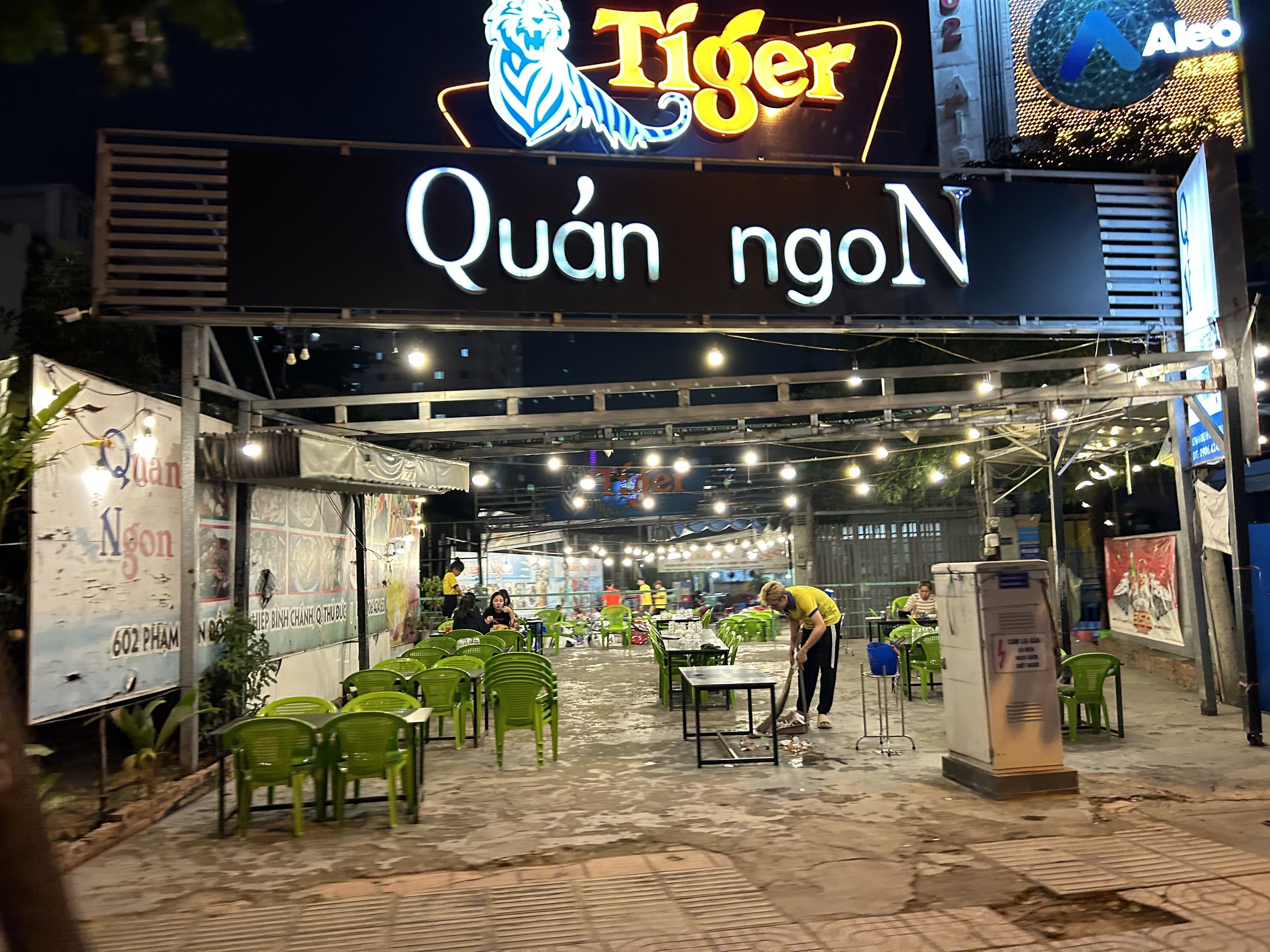 Tuy nhiên, nhiều người dân cũng rất ủng hộ việc kiểm soát chặt nồng độ cồn để đảm bảo tính mạng con người khi tham gia giao thông. “Không thể lấy lý do là do siết chặt đo nồng độ cồn nên quán nhậu ế ẩm được. Quan trọng do ý thức pháp luật của mỗi người. Pháp luật không cấm bán rượu bia, không cấm người dân ăn nhậu, pháp luật chỉ cấm lái xe khi đã có nồng độ cồn”, chị Hồng Kiều (quận Gò Vấp) chia sẻ quan điểm.