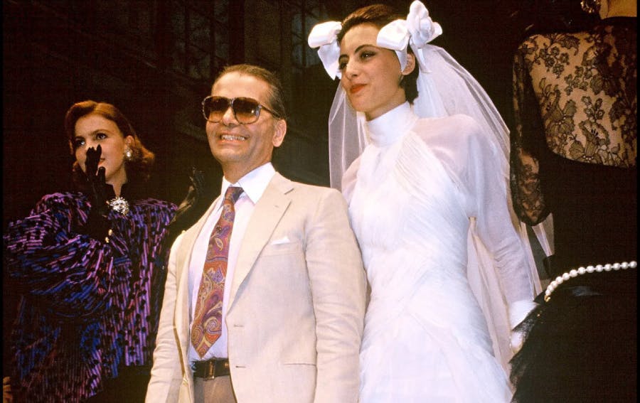 Vợ cũ tỷ phú đấu giá hơn 250 thiết kế thời trang cao cấp Chanel của Karl Lagerfeld - 1