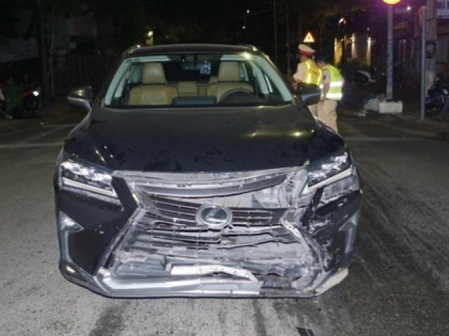 Tin tức trong ngày - Bắt khẩn cấp 2 người trong vụ xe sang đâm trực diện ô tô khác