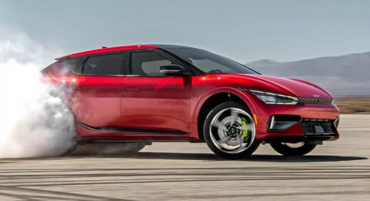 Kia EV6 GT – 218 dặm (349 km). Ảnh: Carscoops.