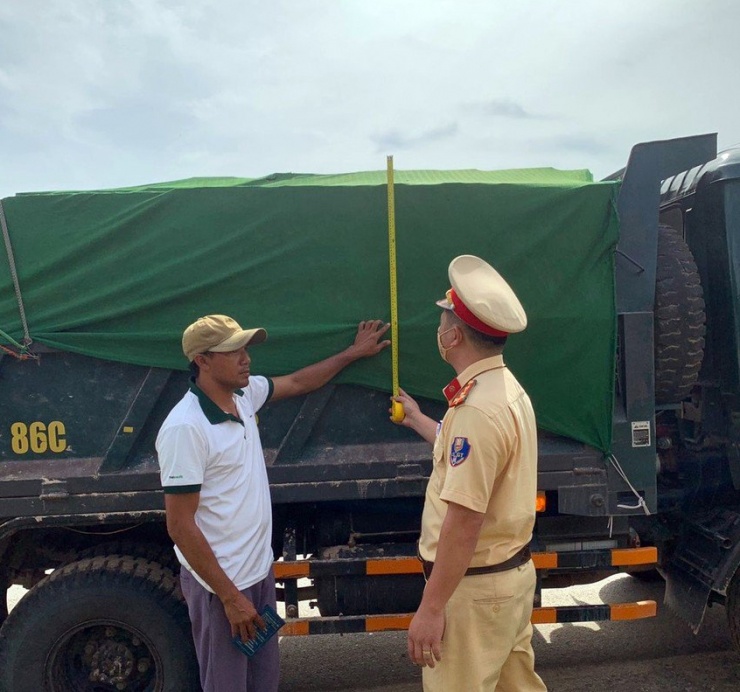 Các hành vi cơi nới thùng xe vi phạm giao thông được khuyến khích ghi hình phản ảnh. Ảnh PN.