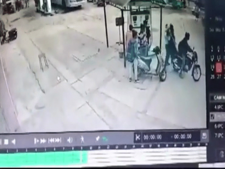 Video: Cô gái Ấn Độ bị bắt cóc ngay giữa "thanh thiên bạch nhật"