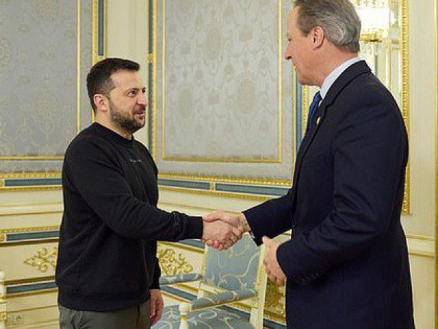 Vừa nhậm chức Ngoại trưởng Anh, ông David Cameron lập tức đến Ukraine