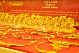 Kinh doanh - Giá vàng nhẫn tăng cao nhất mọi thời đại, trót vay vàng xây nhà giờ “thót tim”
