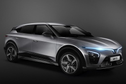 Tin tức ô tô - VinFast VF7 chính thức ra mắt, giá từ 850 triệu đồng