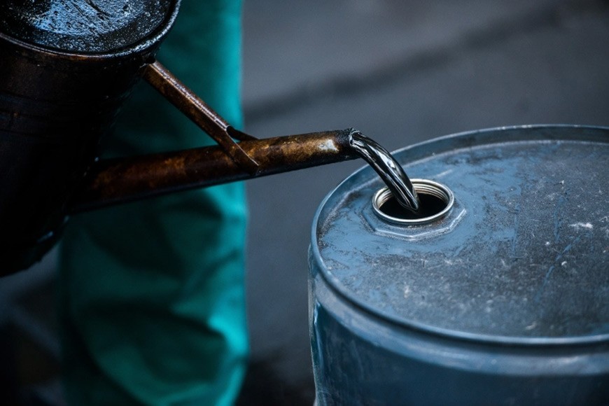 Giá dầu thô đồng loạt giảm