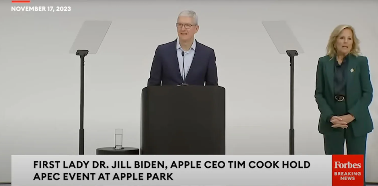 CEO Apple - Tim Cook phát biểu tại sự kiện.