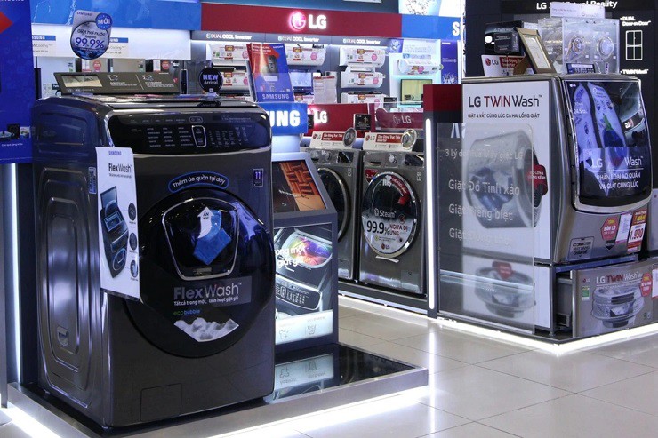 Nhiều sản phẩm điện máy được các hệ thống siêu thị bán lẻ&nbsp;giảm giá từ 50%, thậm chí tới 80%