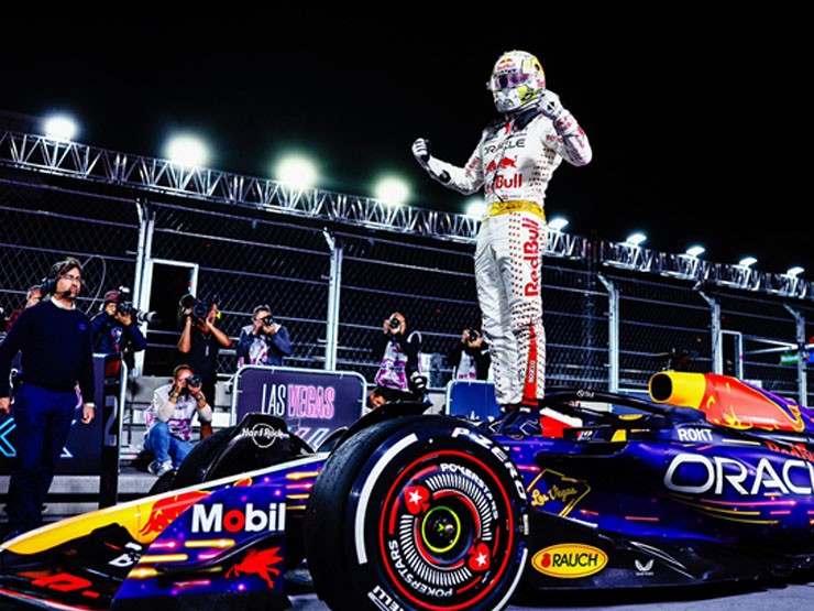 Red Bull lập kỷ lục với chiến thắng thứ 20 của mùa giải