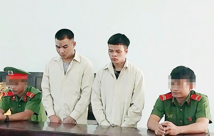 Hai bị cáo Ra Lan Đê và Siu Khăp tại phiên tòa. Ảnh: TS.