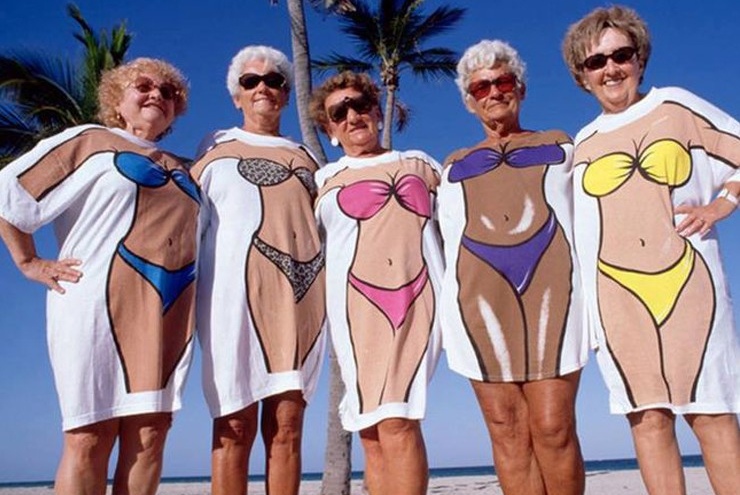 Lý do cụ bà 90 tuổi đòi mặc bikini 2 mảnh khi tắm biển