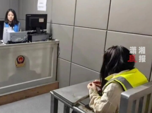 Người phụ nữ 51 tuổi nhưng lừa dối mới 27 để lừa tình bạn của con trai, cuỗm trọn tiền tỷ. Ảnh:&nbsp;SCMP