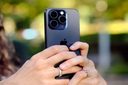 Thời trang Hi-tech - iPhone 15 Pro Max chào Giáng sinh với khả năng quay video cực "đỉnh"