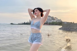 Thời trang - Nữ sinh 2k4 nổi bật trong trận Việt Nam - Iraq ở ngoài chăm diện short khoe chân nõn nà