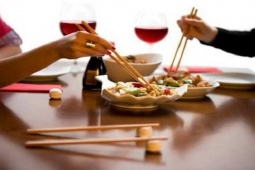 Bạn trẻ - Cuộc sống - Chỉ vì câu nói của mẹ chồng trong mâm cơm, tôi biết mình đã cư xử tệ thế nào