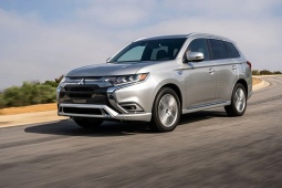 Tin tức ô tô - Giá xe Mitsubishi Outlander tháng 11/2023, giảm tới 100% LPTB