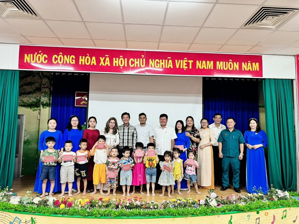 Công ty Kim Tài Phúc trao học bổng "Thắp sáng ước mơ thiếu nhi Việt Nam" - 1