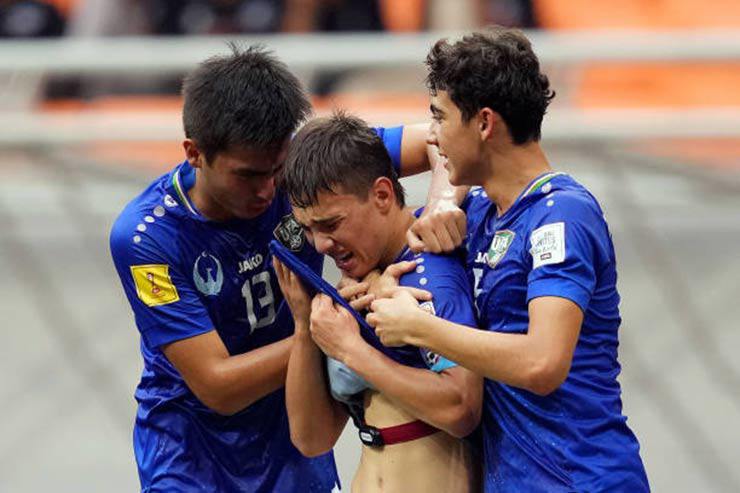 U17 Uzbekistan trở lại tứ kết World Cup sau 12 năm và đánh bại cựu vô địch thế giới U17 Anh