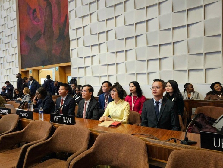 Đoàn Việt Nam tại Kỳ họp Đại hội đồng lần thứ 24 các quốc gia thành viên Công ước Bảo vệ di sản văn hóa và thiên nhiên thế giới. Ảnh: BNG.