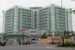 Tin tức trong ngày - Tin tức 24h qua: Bé 22 ngày tuổi bị bố ruột dùng kéo đâm thủng bụng